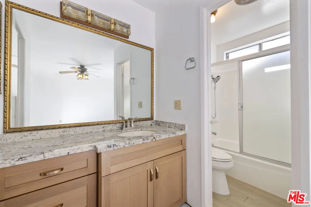 5461 Newcastle Avenue 6, Encino, California 91316 home-pic-29