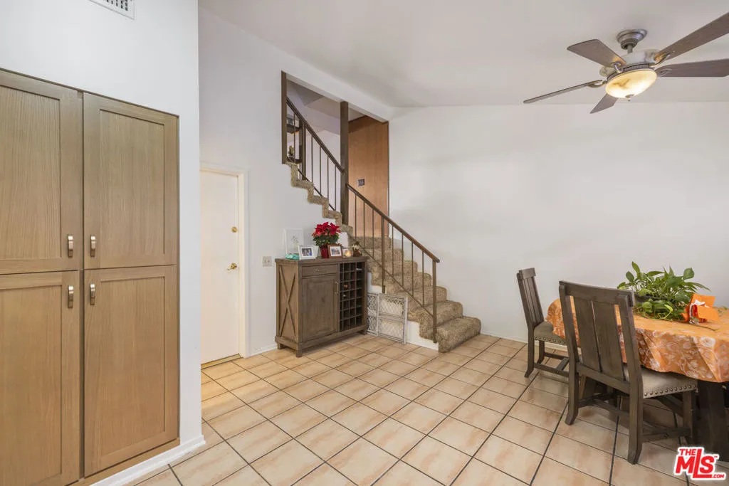 5461 Newcastle Avenue 6, Encino, California 91316 home-pic-16