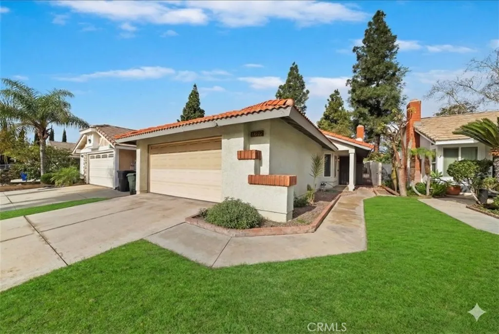 14502 Hillcrest Dr, Fontana, California 92337 home-pic-2