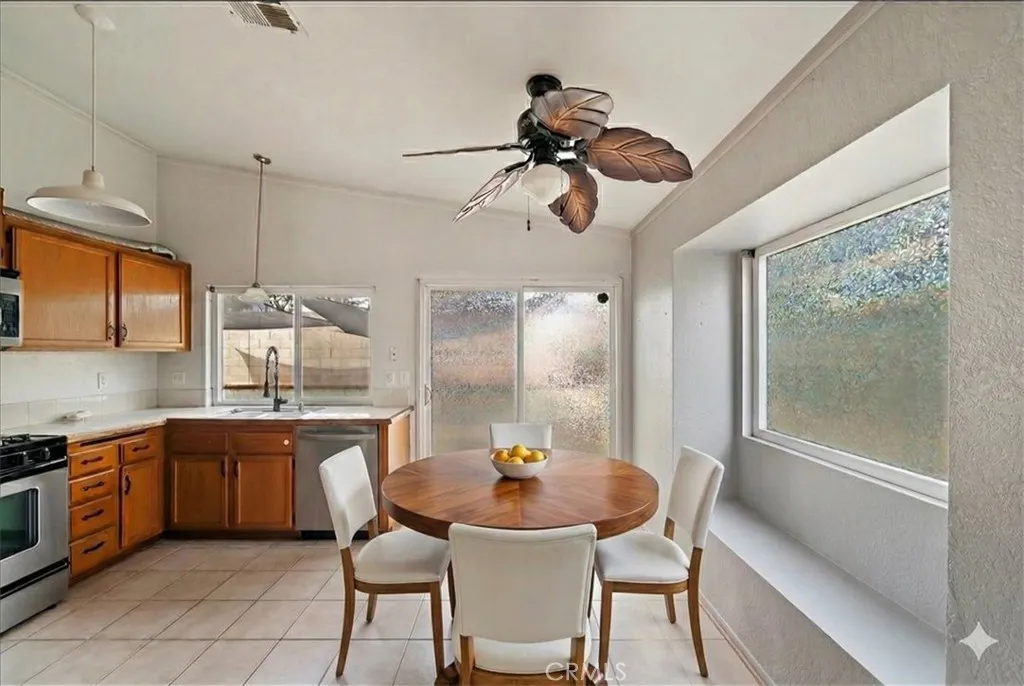 14502 Hillcrest Dr, Fontana, California 92337 home-pic-8