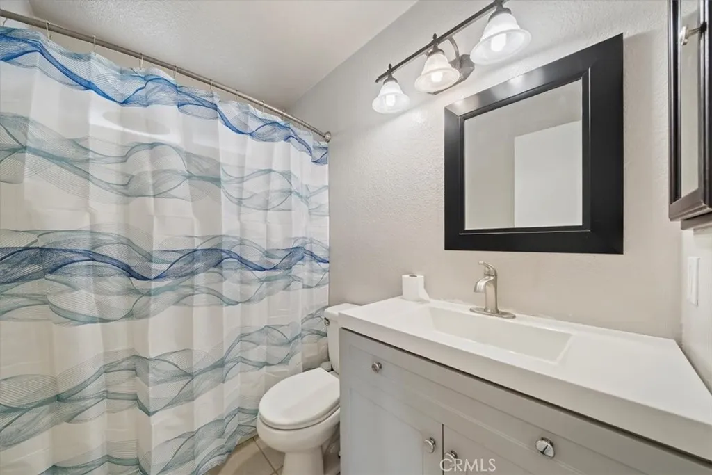 14502 Hillcrest Dr, Fontana, California 92337 home-pic-14