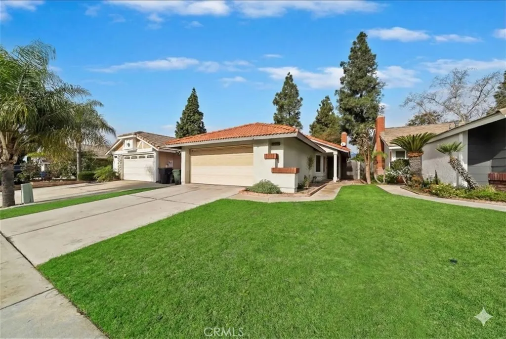 14502 Hillcrest Dr, Fontana, California 92337 home-pic-3