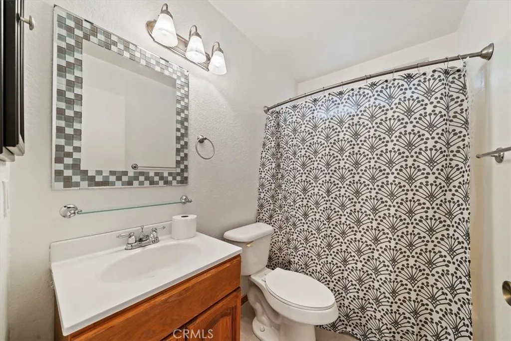 14502 Hillcrest Dr, Fontana, California 92337 home-pic-13