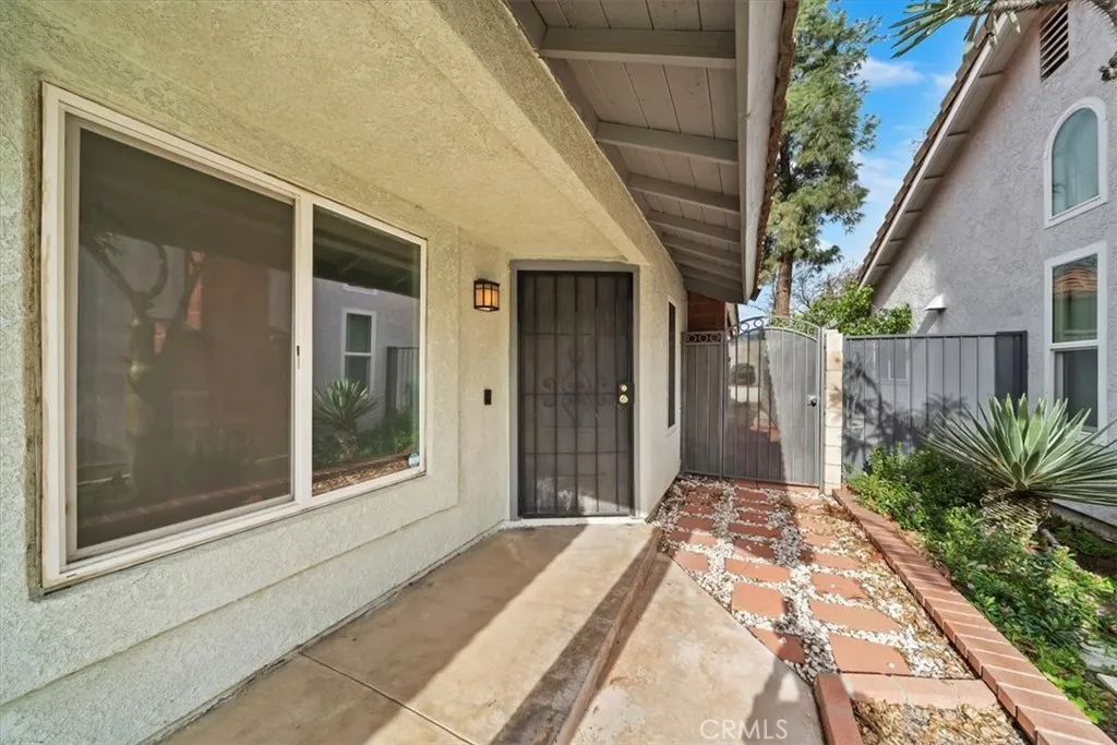 14502 Hillcrest Dr, Fontana, California 92337 home-pic-5