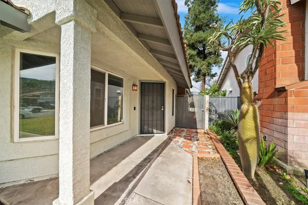 14502 Hillcrest Dr, Fontana, California 92337 home-pic-4