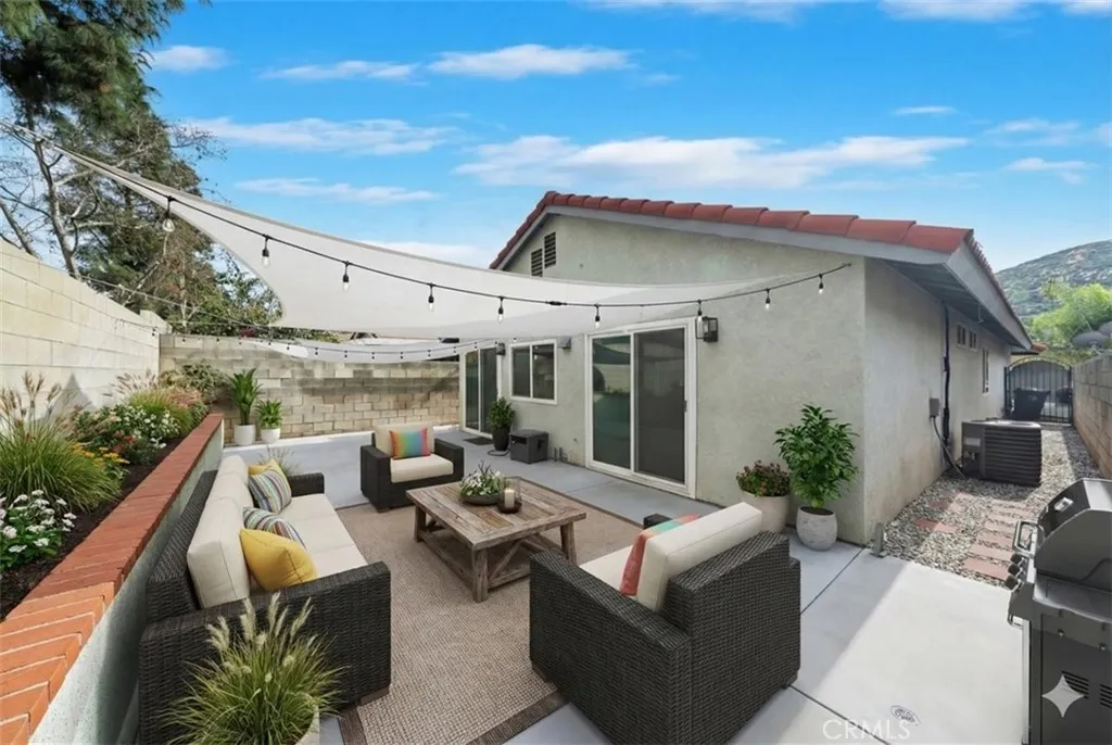 14502 Hillcrest Dr, Fontana, California 92337 home-pic-15