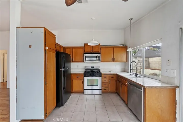 14502 Hillcrest Dr, Fontana, California 92337