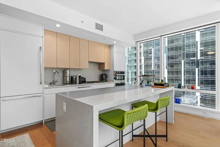 877 Francisco St #1506 (32 of 53)