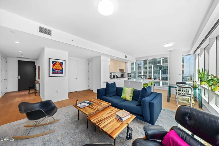 877 Francisco St #1506 (23 of 53)