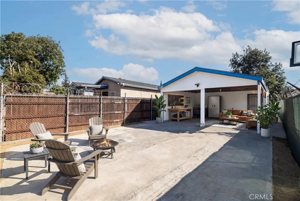 2432 E 112th Place, Los Angeles, California 90059 home-pic-17