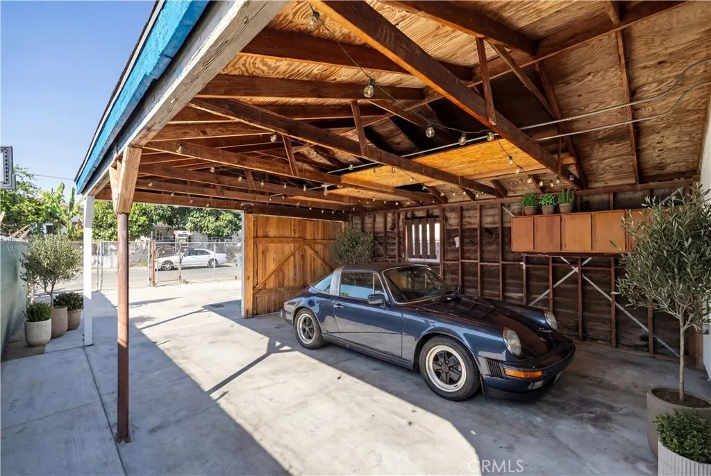 2432 E 112th Place, Los Angeles, California 90059 home-pic-16