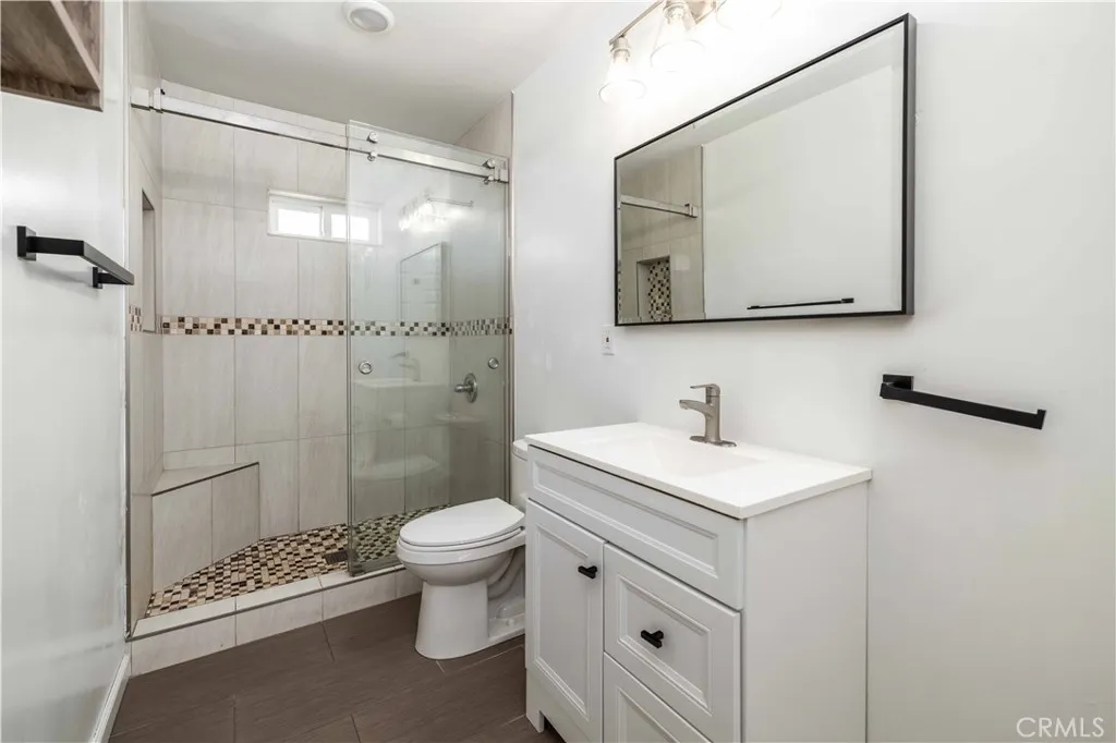 2432 E 112th Place, Los Angeles, California 90059 home-pic-13