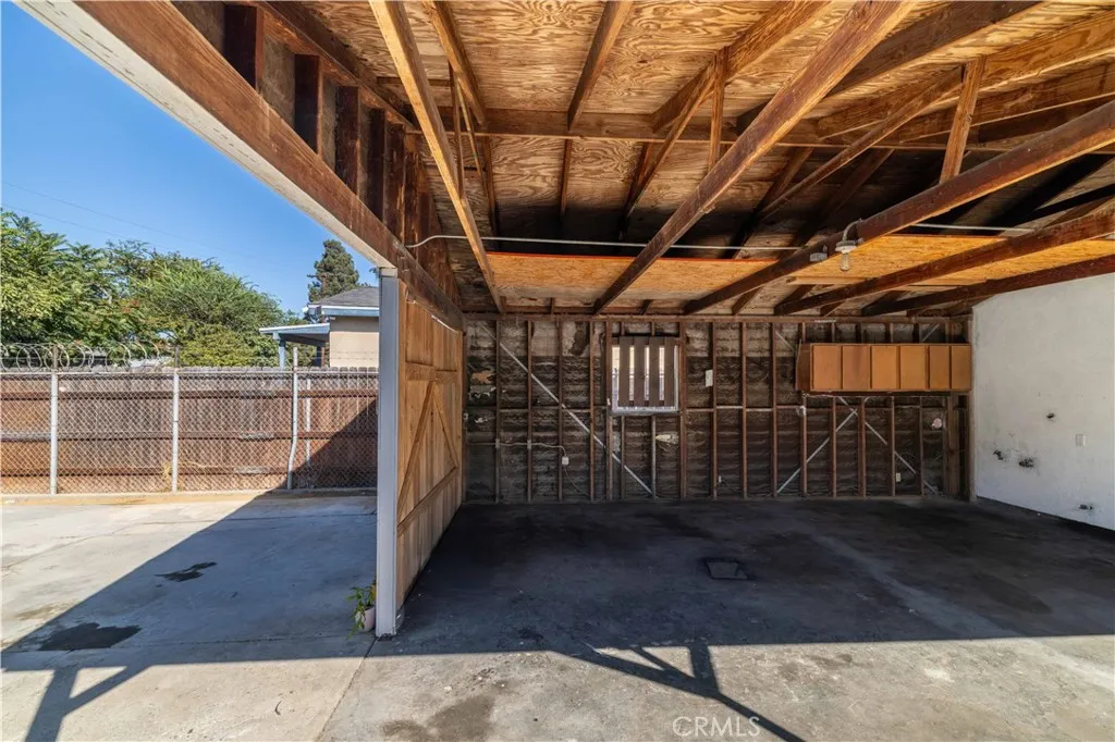 2432 E 112th Place, Los Angeles, California 90059 home-pic-14