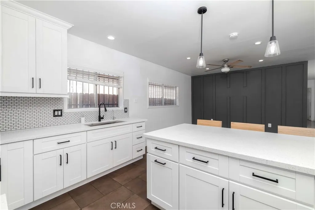 2432 E 112th Place, Los Angeles, California 90059 home-pic-6