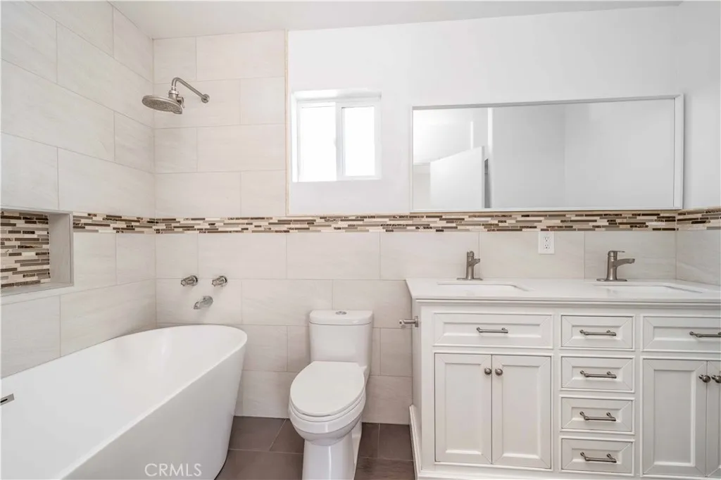 2432 E 112th Place, Los Angeles, California 90059 home-pic-12