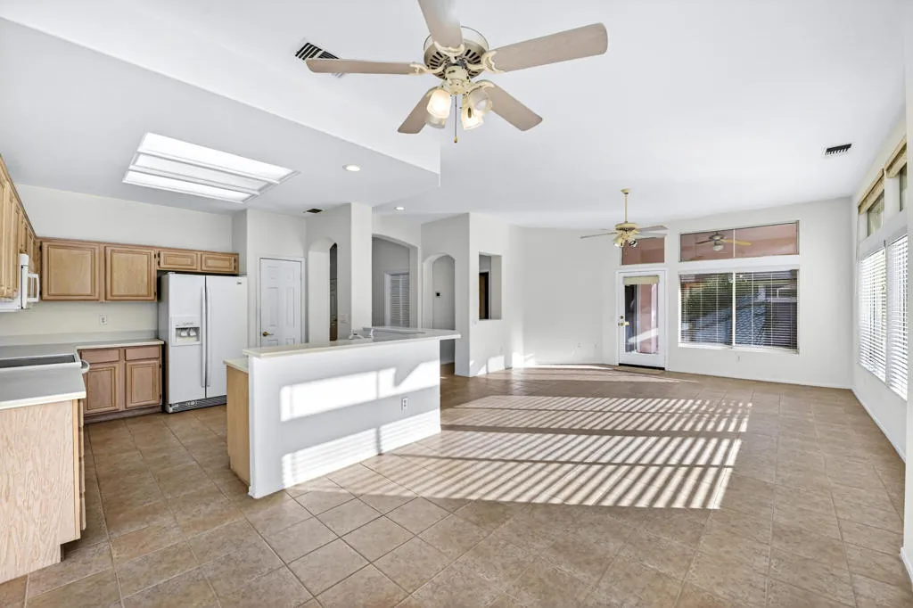 38781 Brandywine Avenue, Palm Desert, California 92211 home-pic-9
