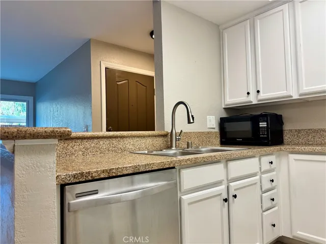 Granit Counter, painted cabinets