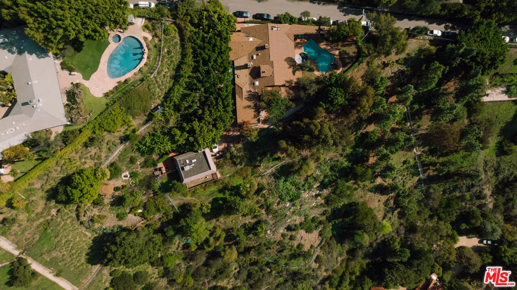 1355 Beverly Estates Drive, Beverly Hills, California 90210 home-pic-18