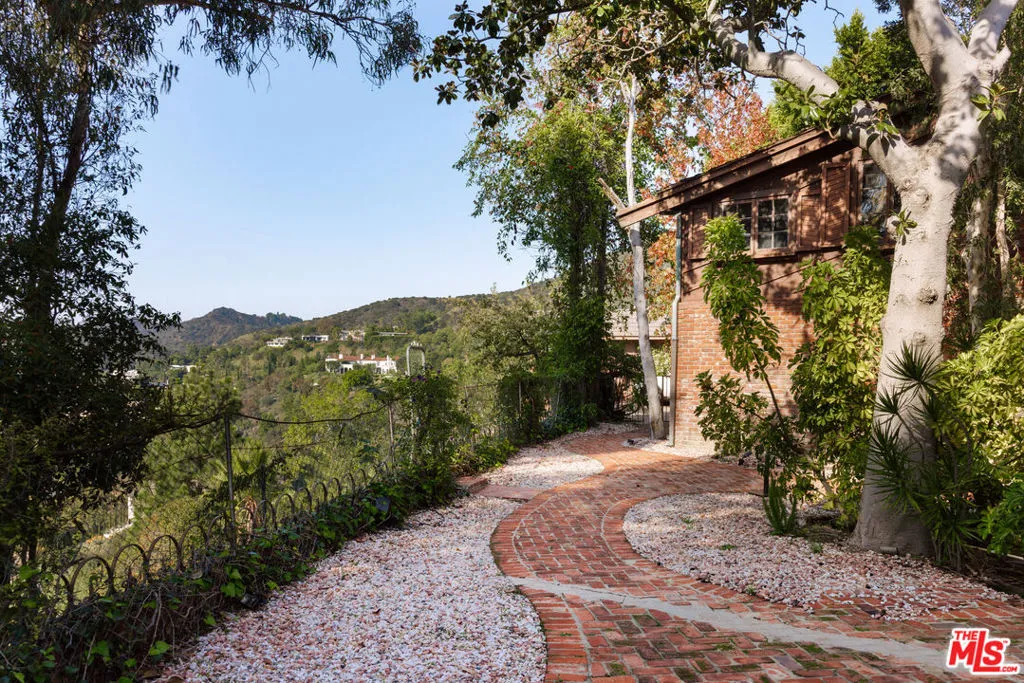 1355 Beverly Estates Drive, Beverly Hills, California 90210 home-pic-15