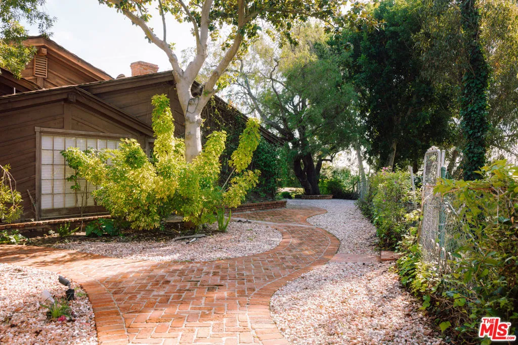 1355 Beverly Estates Drive, Beverly Hills, California 90210 home-pic-12