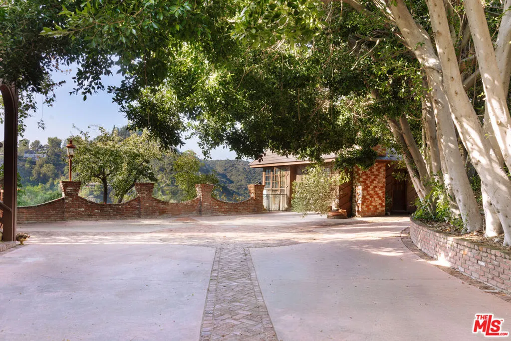 1355 Beverly Estates Drive, Beverly Hills, California 90210 home-pic-11