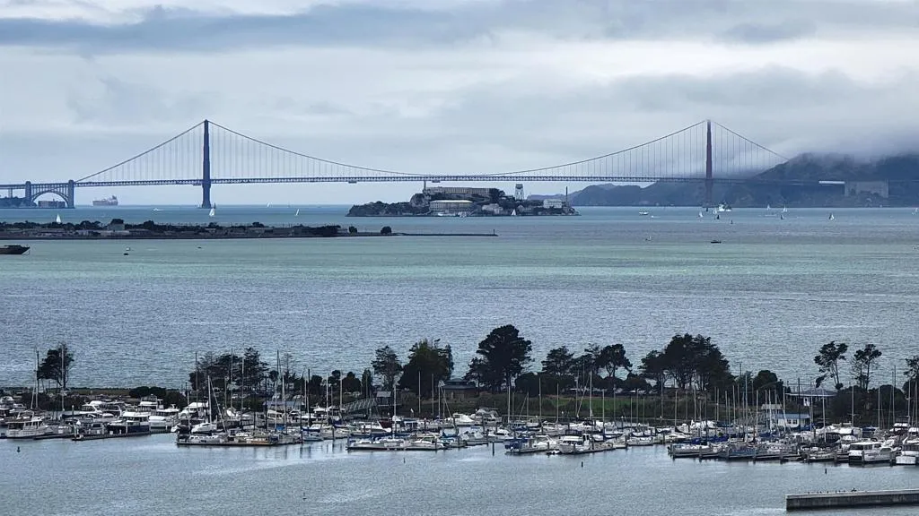 6363 Christie Ave 1915, Emeryville, California 94608 home-pic-2