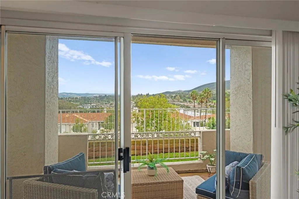 1652 Via Ocioso, San Marcos, California 92078 home-pic-2