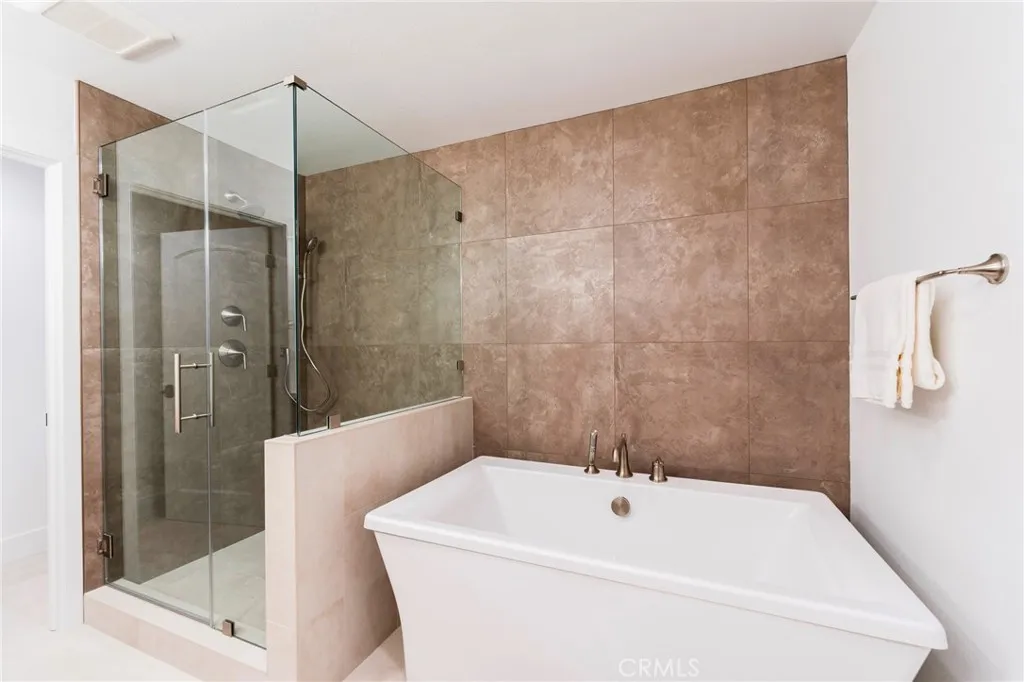 35 Beachcomber Drive, Corona Del Mar, California 92625 home-pic-25