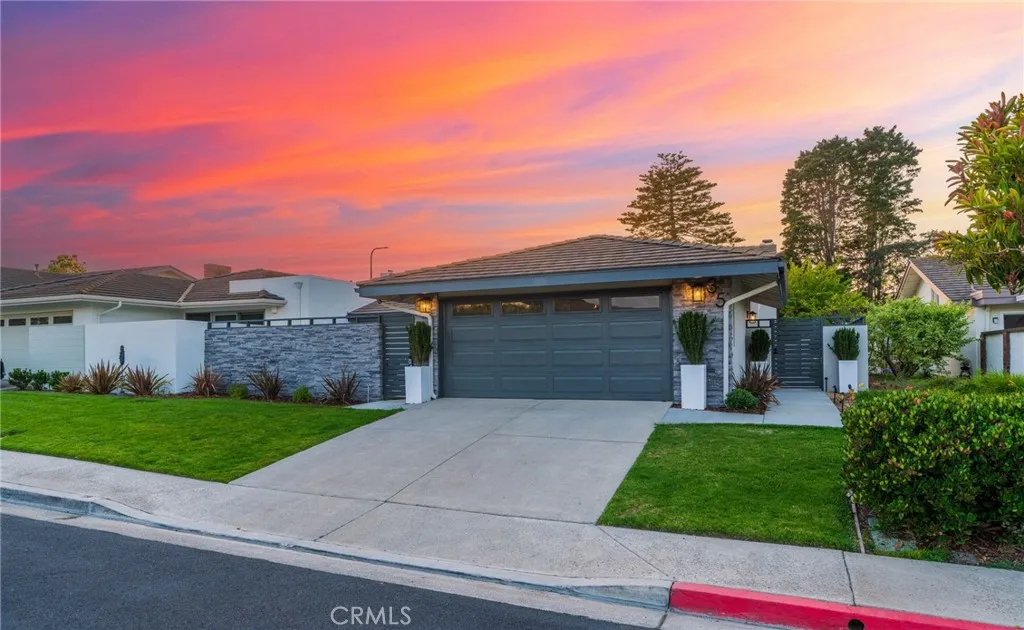 35 Beachcomber Drive, Corona Del Mar, California 92625 home-pic-2
