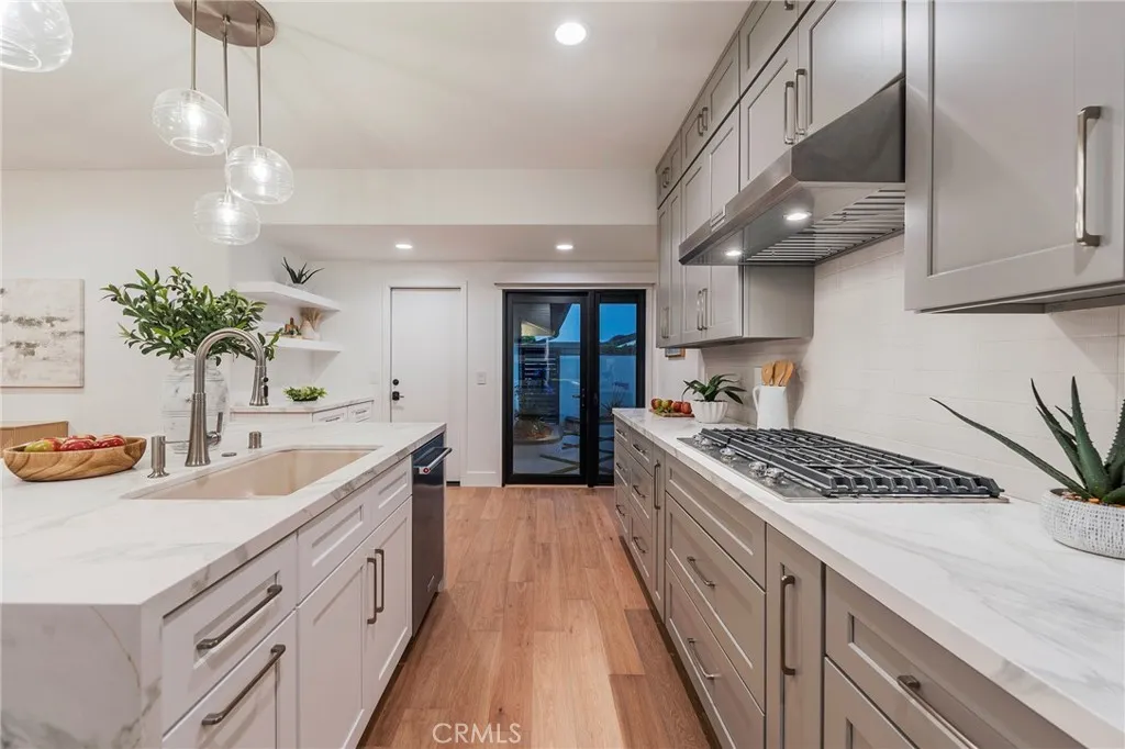 35 Beachcomber Drive, Corona Del Mar, California 92625 home-pic-17