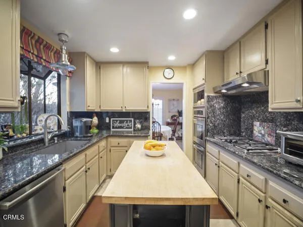 102 San Nicholas kitchen -2