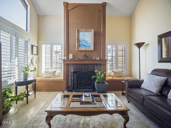 102 San Nicolas living room area