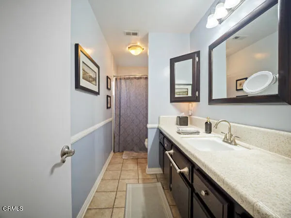 102 San Nicolas bathroom up stairs