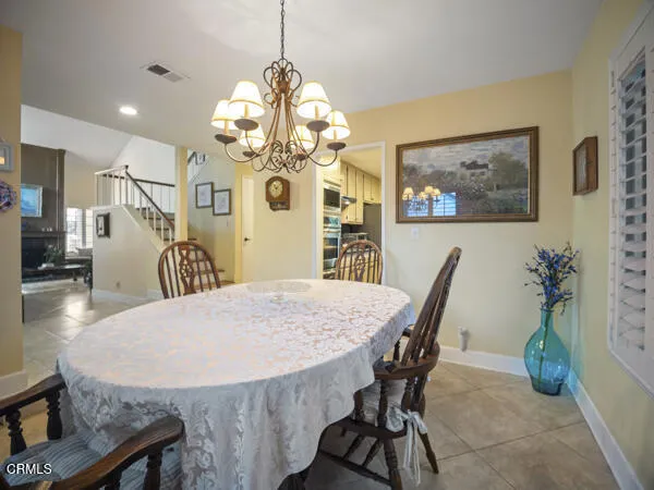 102 San Nicolas dining area & living
