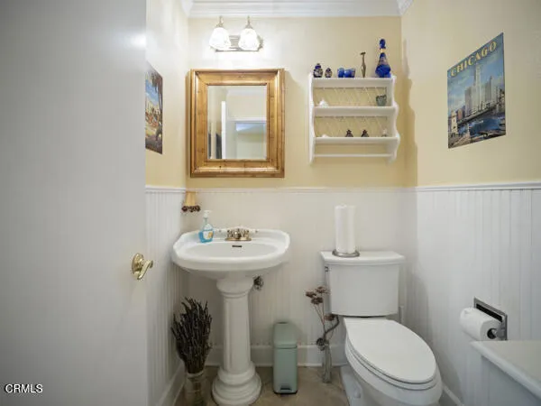 102 San Nicholas half bath