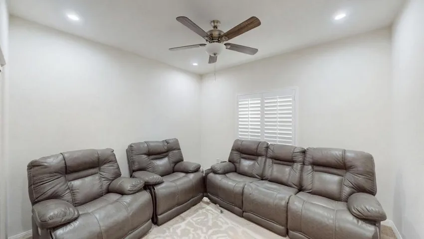 AI clutter removed bedroom3