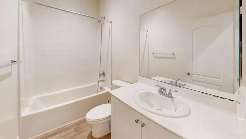 AI clutter removed bathroom2