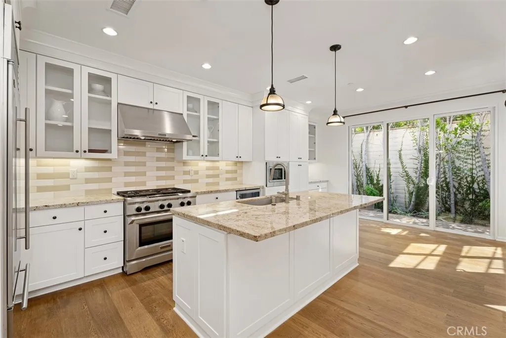 104 Working, Irvine, California 92602 home-pic-2