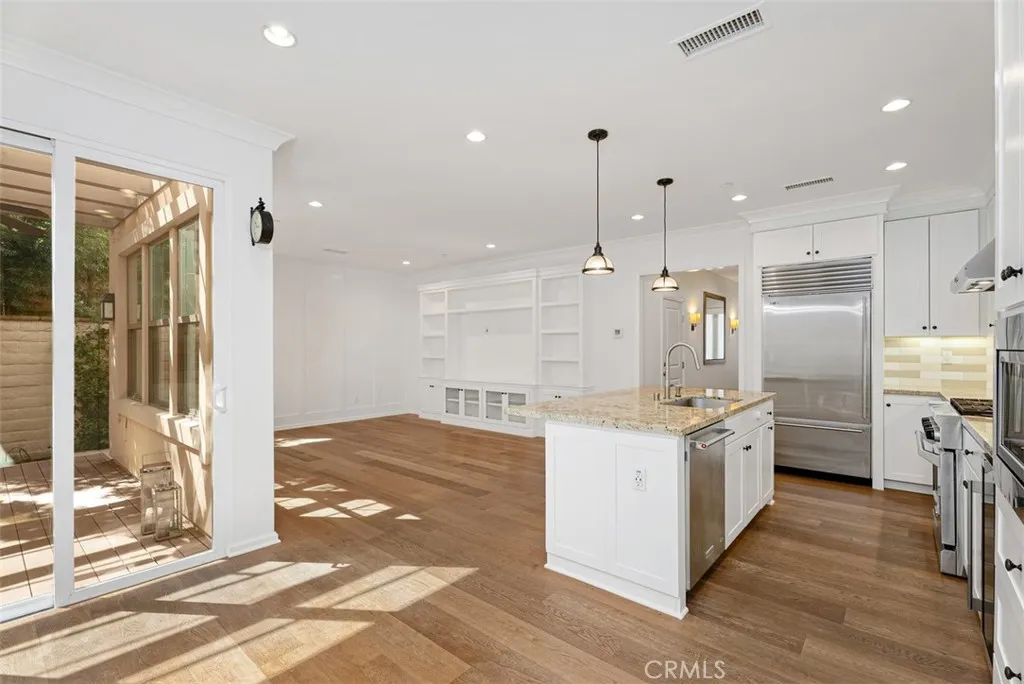 104 Working, Irvine, California 92602 home-pic-8