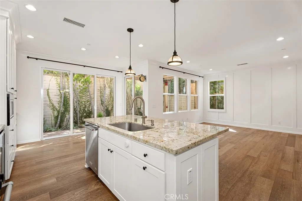 104 Working, Irvine, California 92602 home-pic-4
