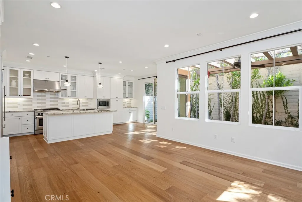 104 Working, Irvine, California 92602 home-pic-3