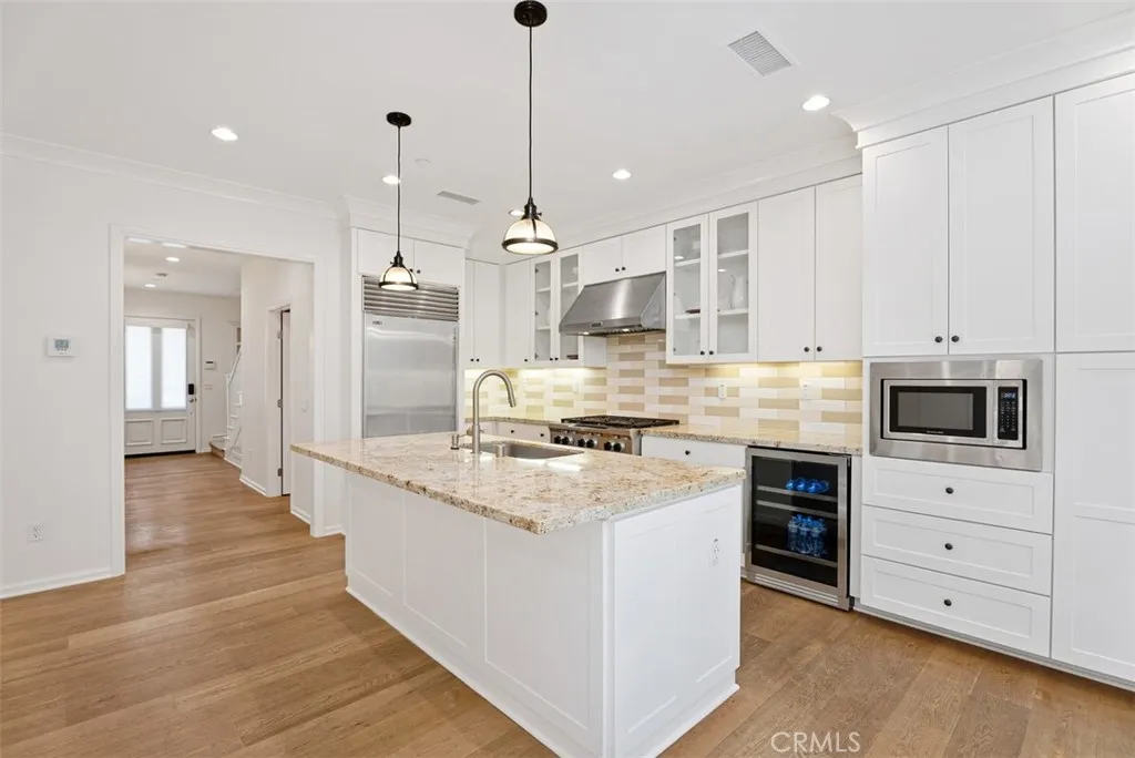 104 Working, Irvine, California 92602 home-pic-7