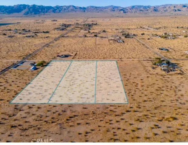 Outline of all 3 lots. 4 Sunflower Road is the center lot. parcel outlines are approximate.