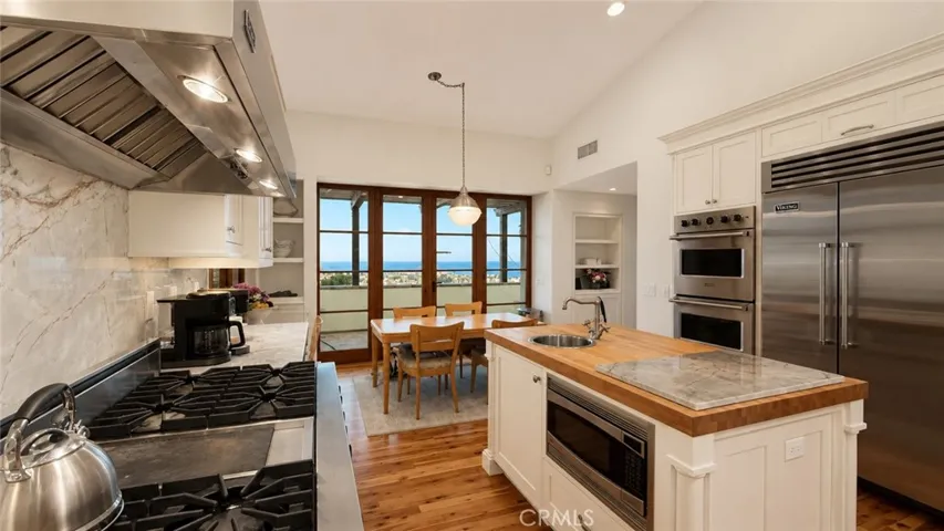 1131 Emerald Bay, Laguna Beach, California 92651