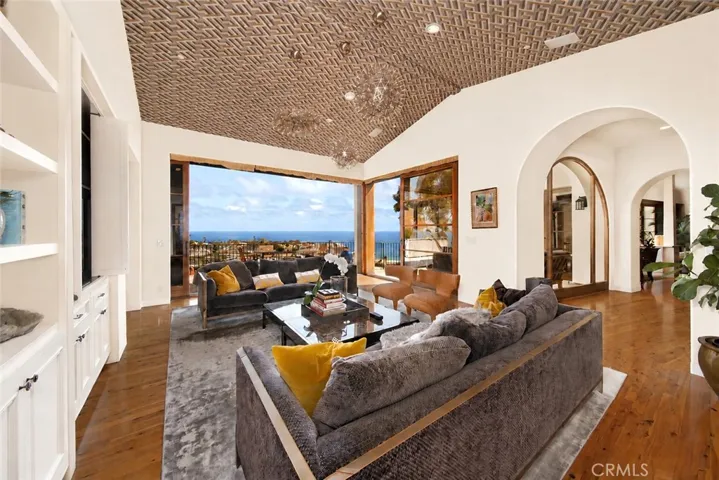 1131 Emerald Bay, Laguna Beach, California 92651