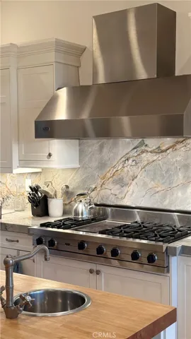1131 Emerald Bay, Laguna Beach, California 92651