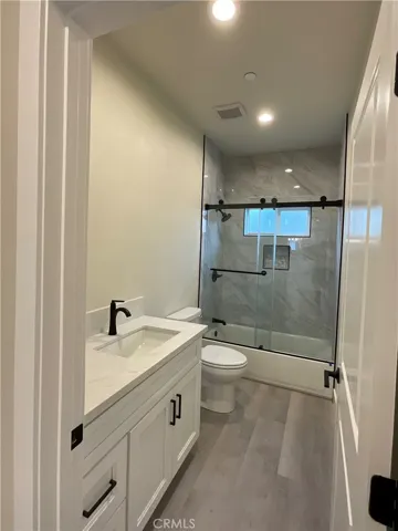 Family Bath.