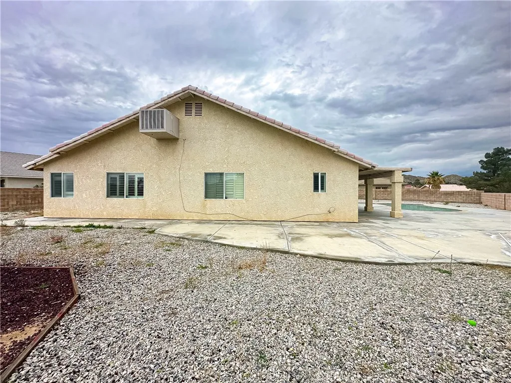 8520 Bolero, Yucca Valley, California 92284 home-pic-10
