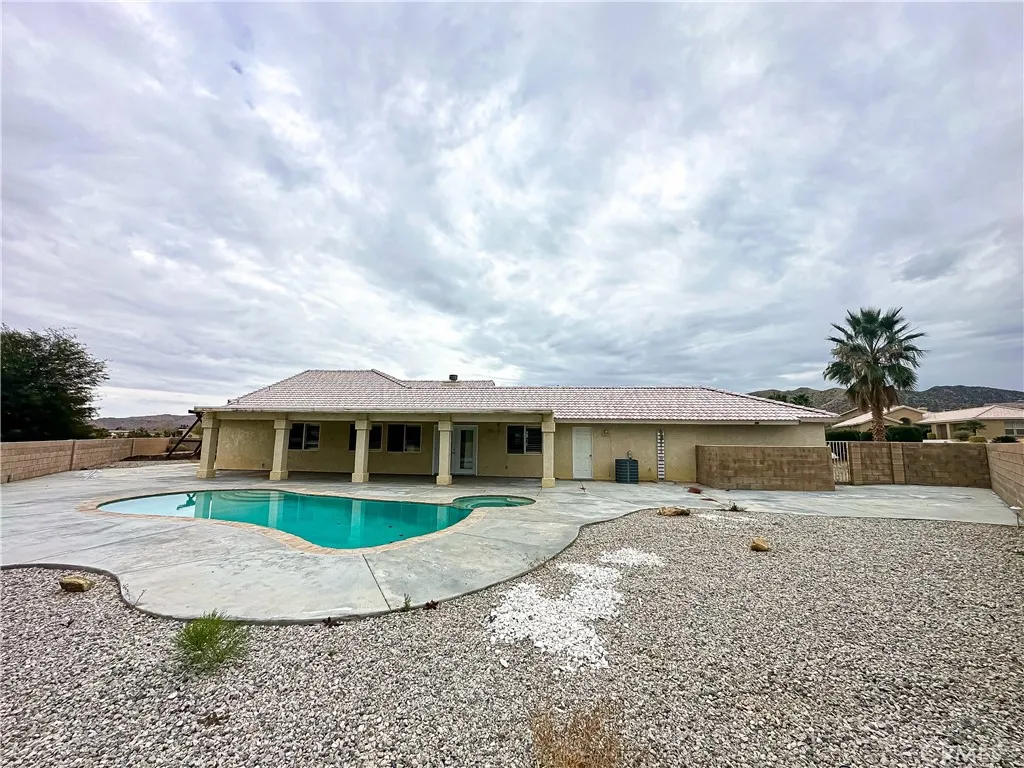 8520 Bolero, Yucca Valley, California 92284 home-pic-14