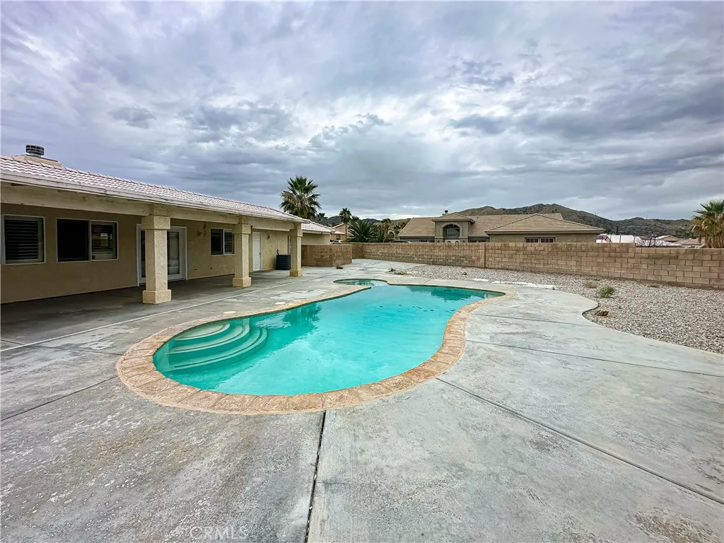 8520 Bolero, Yucca Valley, California 92284 home-pic-6